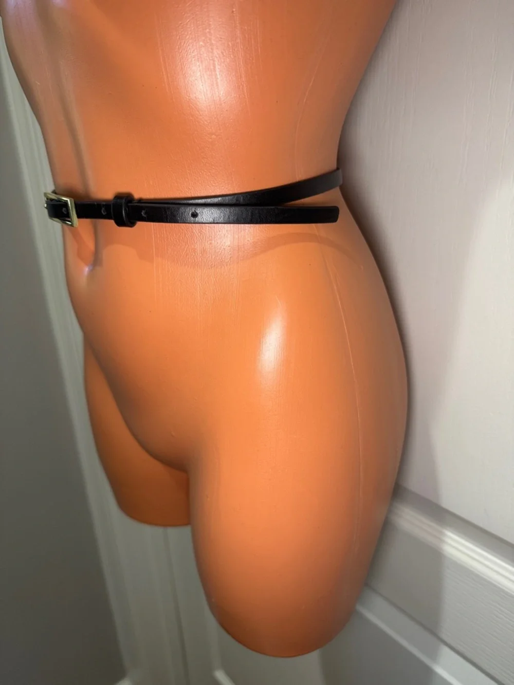 SUPER SKINNY Black Vegan Faux Leather Belt Gold Tone Buckle Size 8 $25 EUC KL